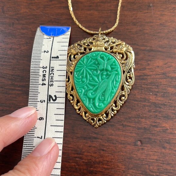 1940s faux carved jade gold tone pendant brooch pin - Picture 8 of 9